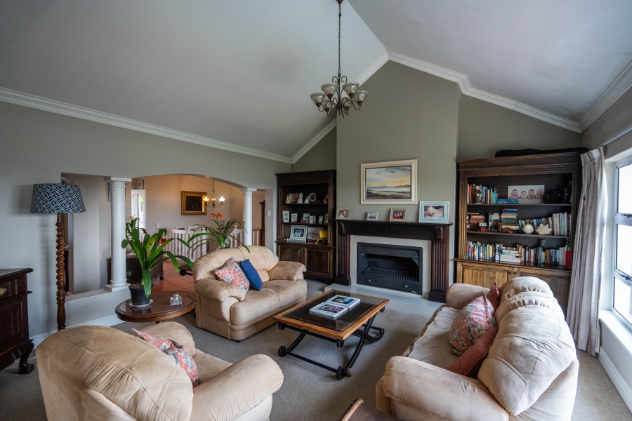 5 Bedroom Property for Sale in Seafield Eastern Cape